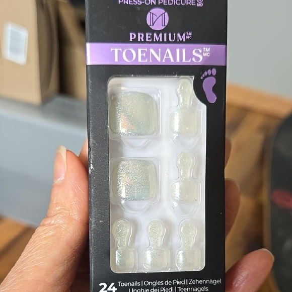 KISS and imPRESS Nail Sets - Festive Designs - Picture 5 of 5